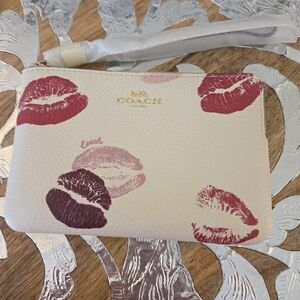 NWT COACH Lips Print Corner Zip Wristlet